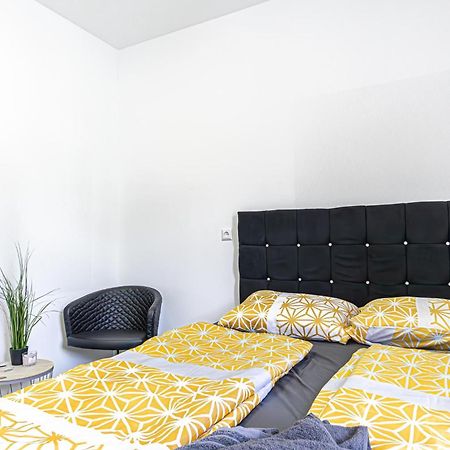 Near Schoenbrunn - Economy Rooms In Shared Apartment At Meidling Train Station Βιέννη Εξωτερικό φωτογραφία