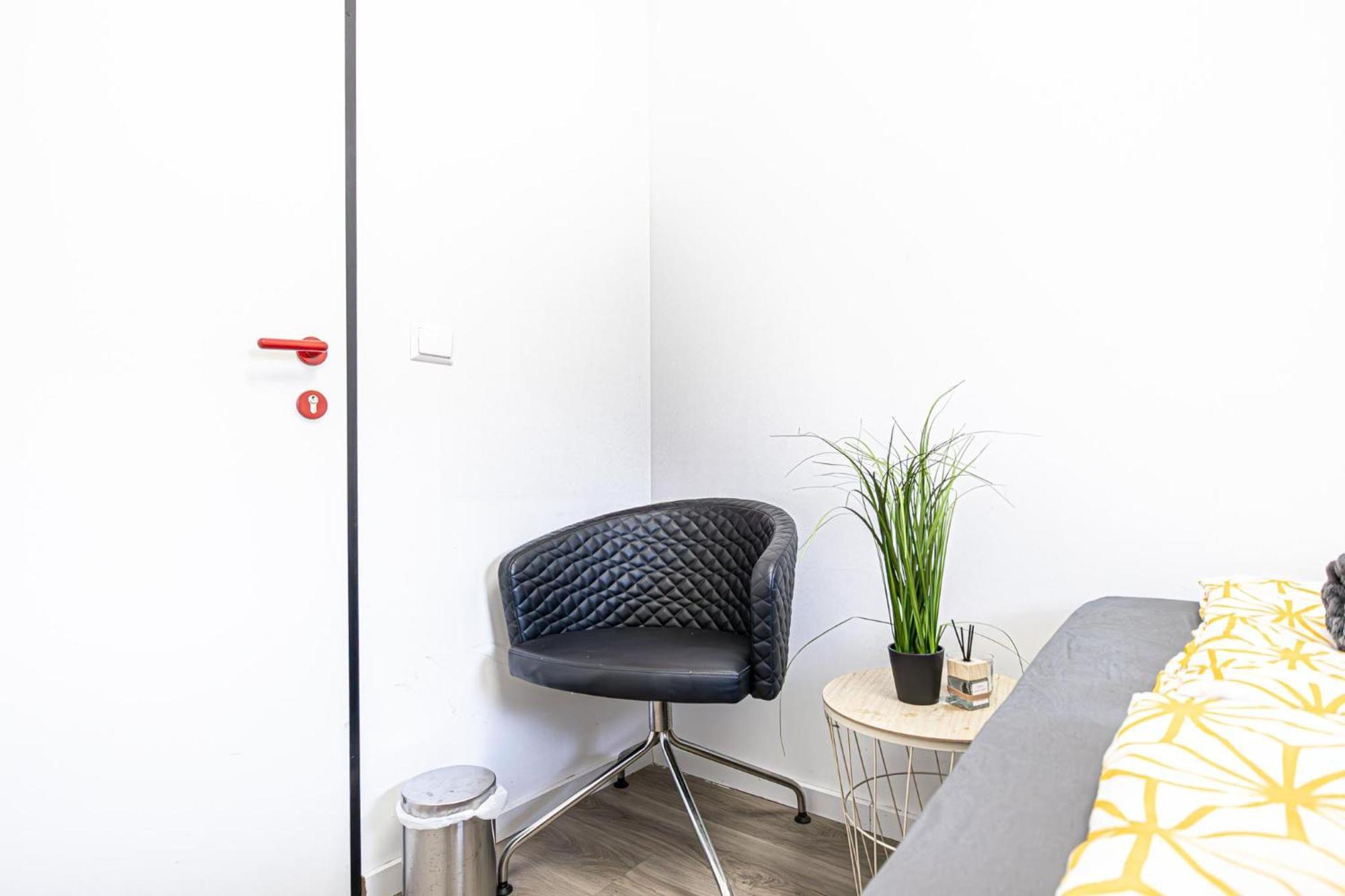 Near Schoenbrunn - Economy Rooms In Shared Apartment At Meidling Train Station Βιέννη Εξωτερικό φωτογραφία