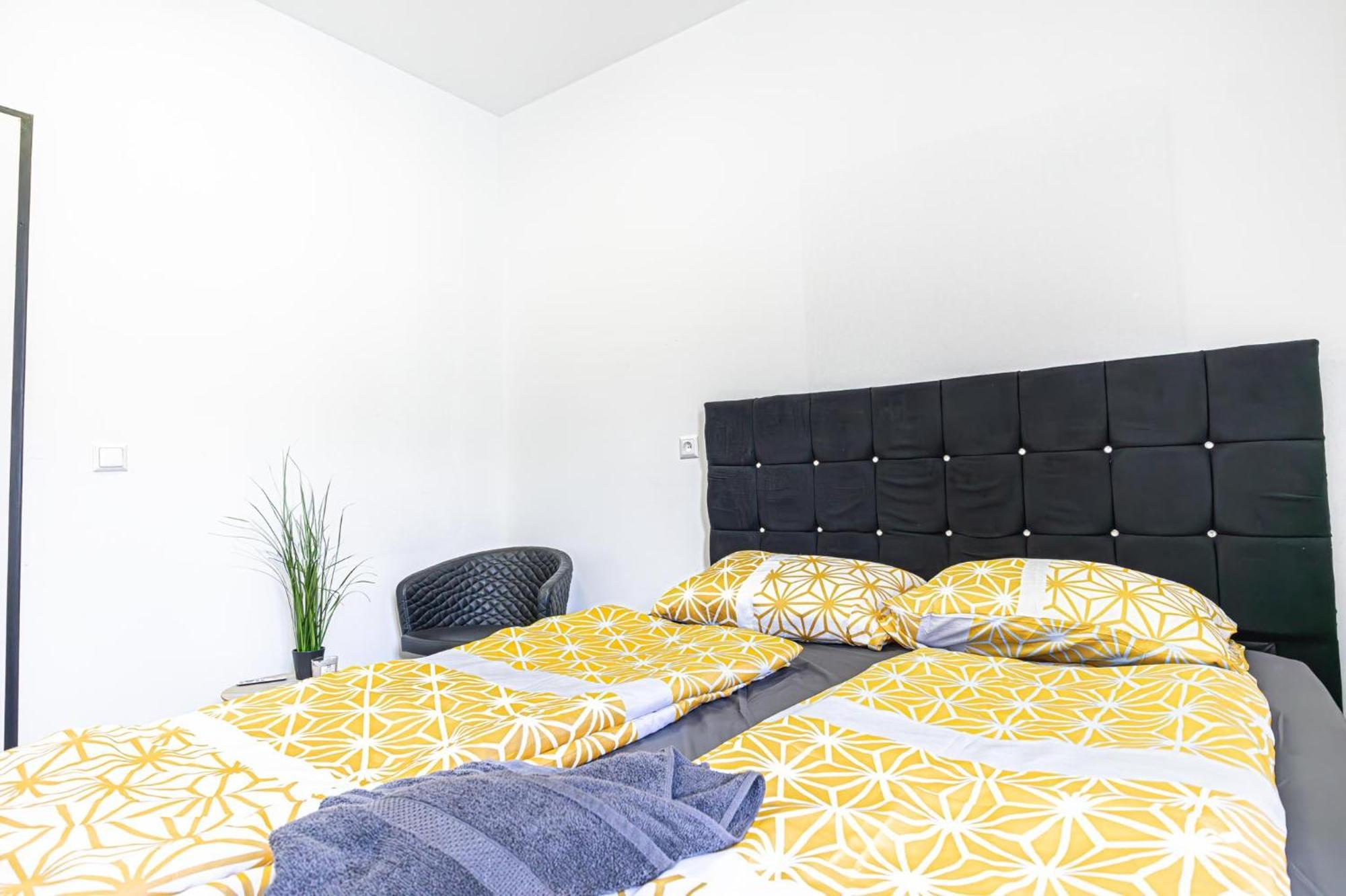 Near Schoenbrunn - Economy Rooms In Shared Apartment At Meidling Train Station Βιέννη Εξωτερικό φωτογραφία