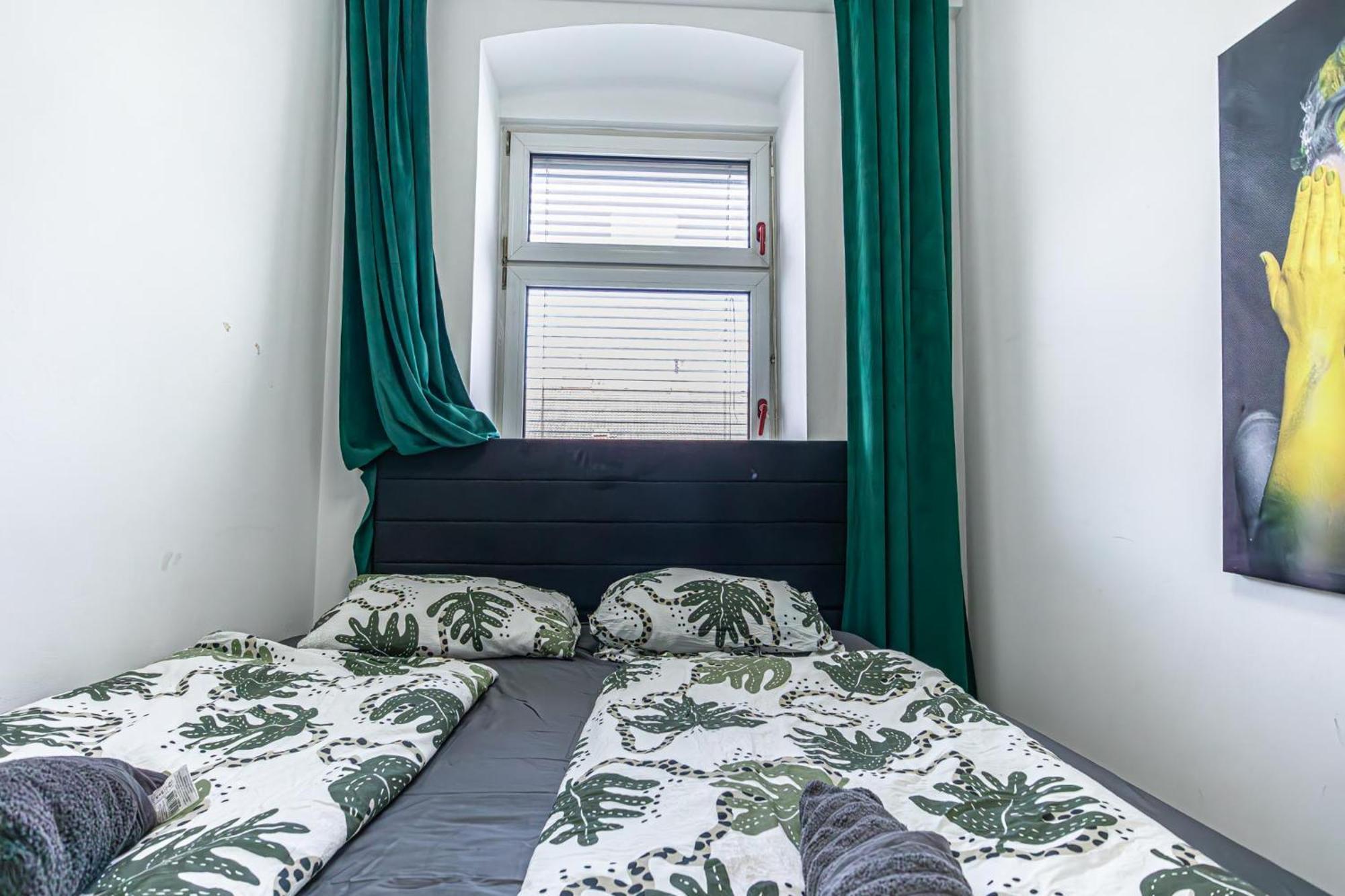 Near Schoenbrunn - Economy Rooms In Shared Apartment At Meidling Train Station Βιέννη Εξωτερικό φωτογραφία