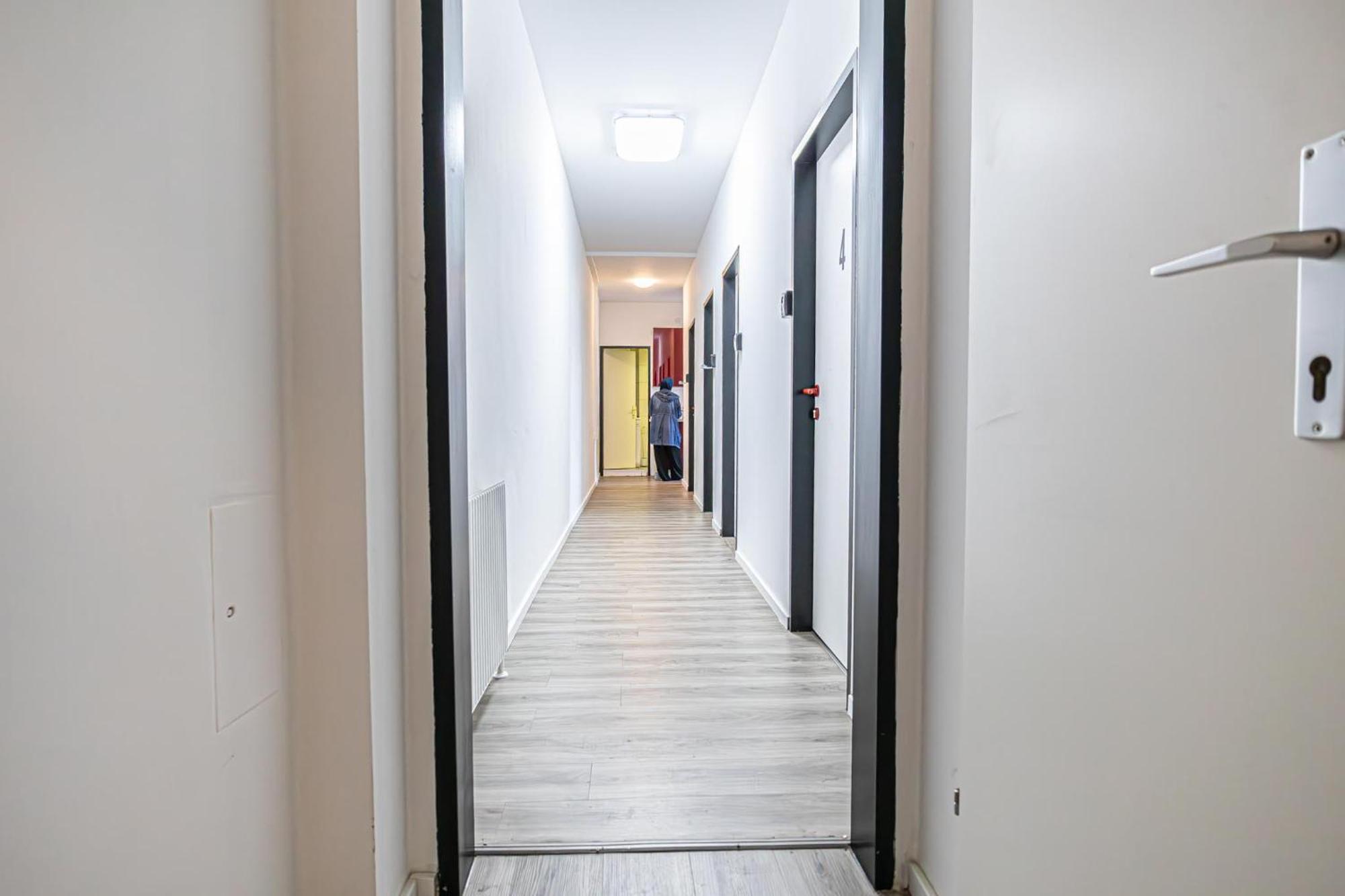 Near Schoenbrunn - Economy Rooms In Shared Apartment At Meidling Train Station Βιέννη Εξωτερικό φωτογραφία