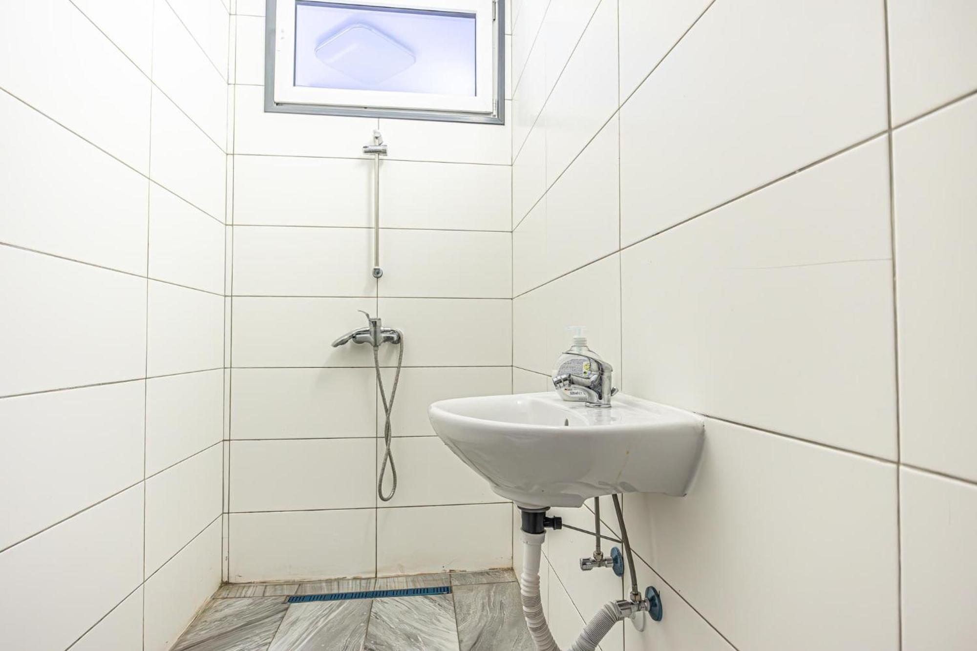 Near Schoenbrunn - Economy Rooms In Shared Apartment At Meidling Train Station Βιέννη Εξωτερικό φωτογραφία