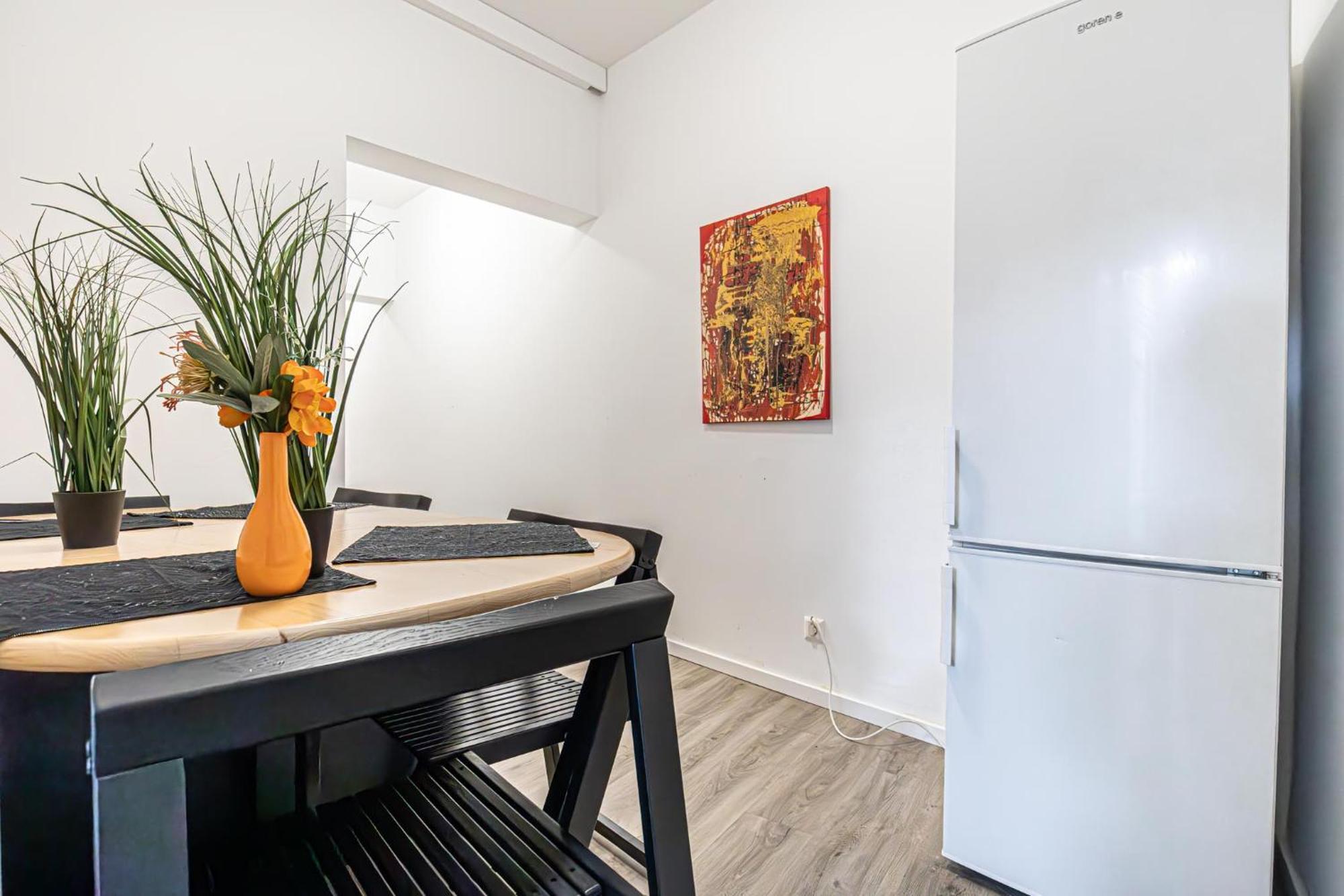Near Schoenbrunn - Economy Rooms In Shared Apartment At Meidling Train Station Βιέννη Εξωτερικό φωτογραφία