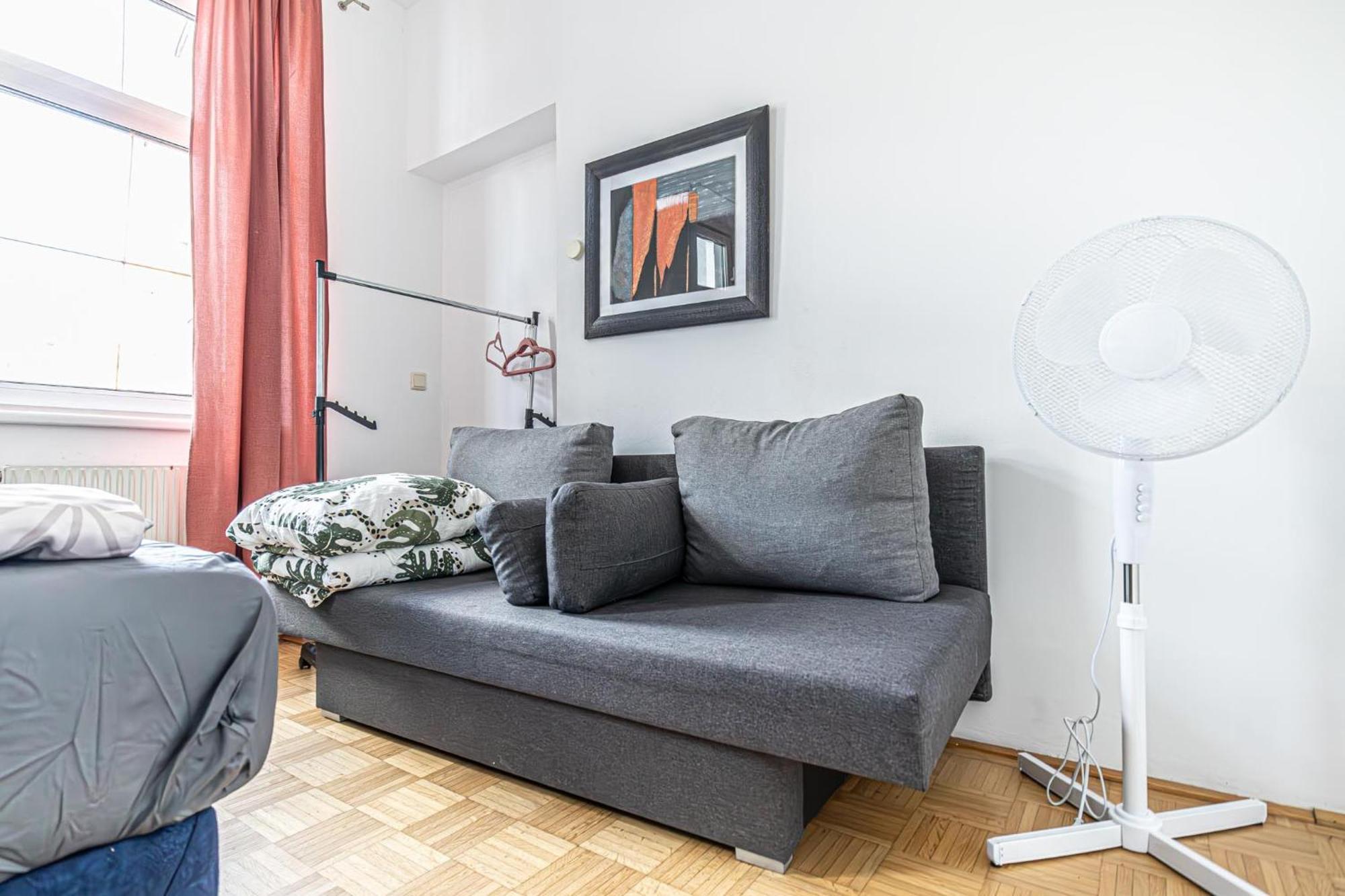 Near Schoenbrunn - Economy Rooms In Shared Apartment At Meidling Train Station Βιέννη Εξωτερικό φωτογραφία