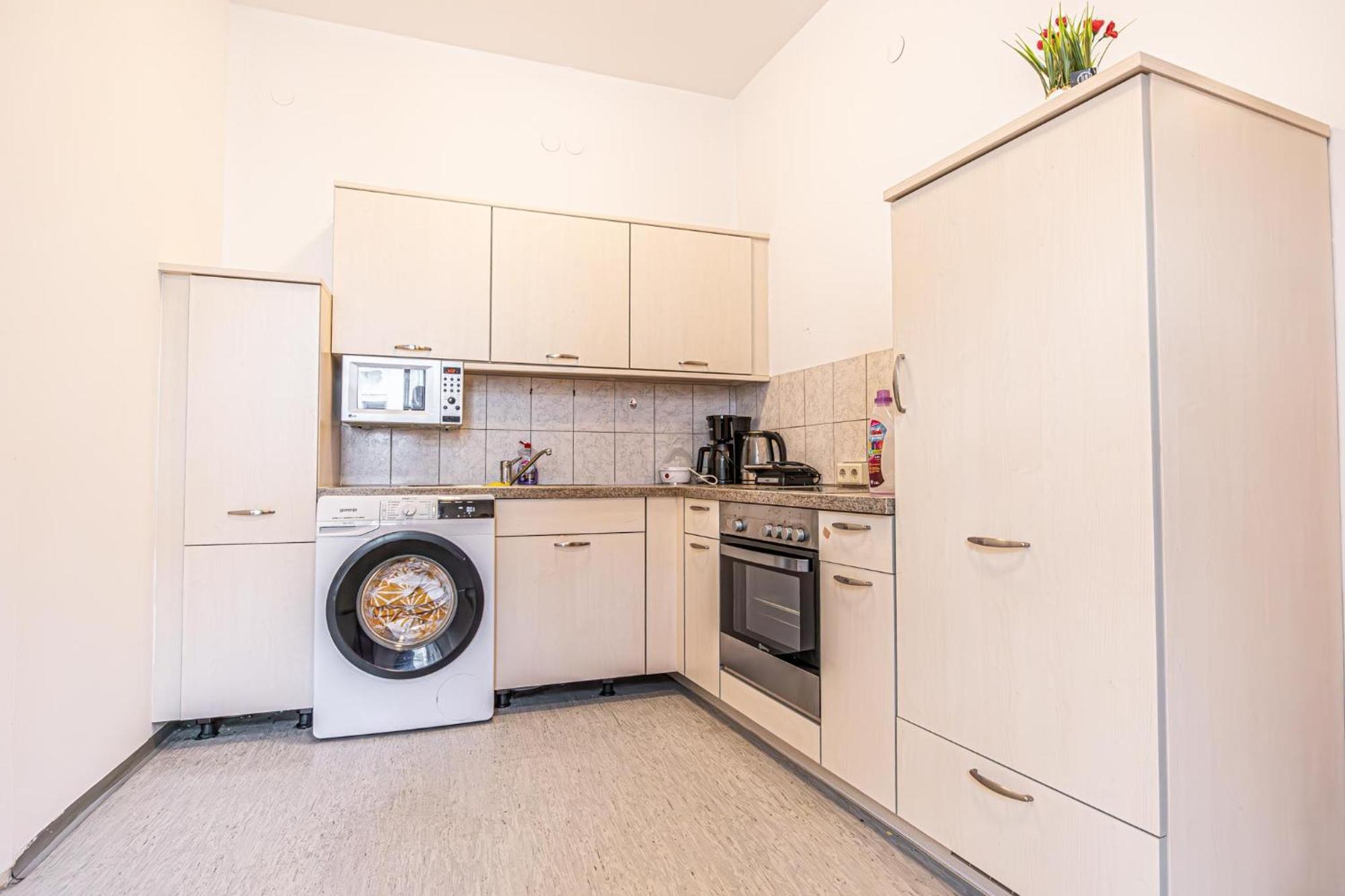 Near Schoenbrunn - Economy Rooms In Shared Apartment At Meidling Train Station Βιέννη Εξωτερικό φωτογραφία