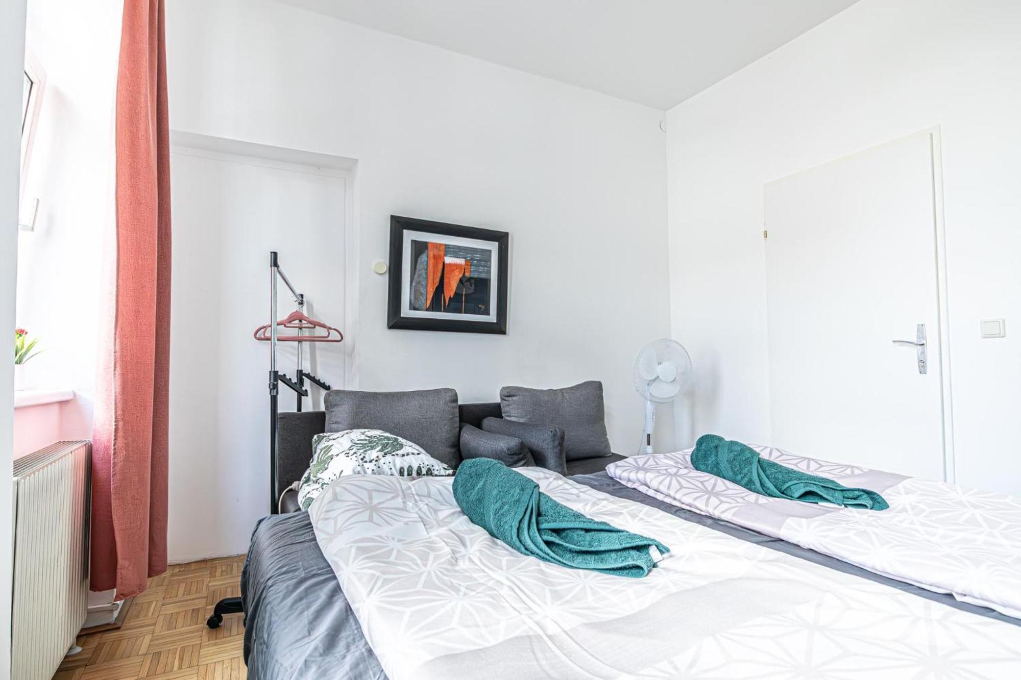 Near Schoenbrunn - Economy Rooms In Shared Apartment At Meidling Train Station Βιέννη Εξωτερικό φωτογραφία