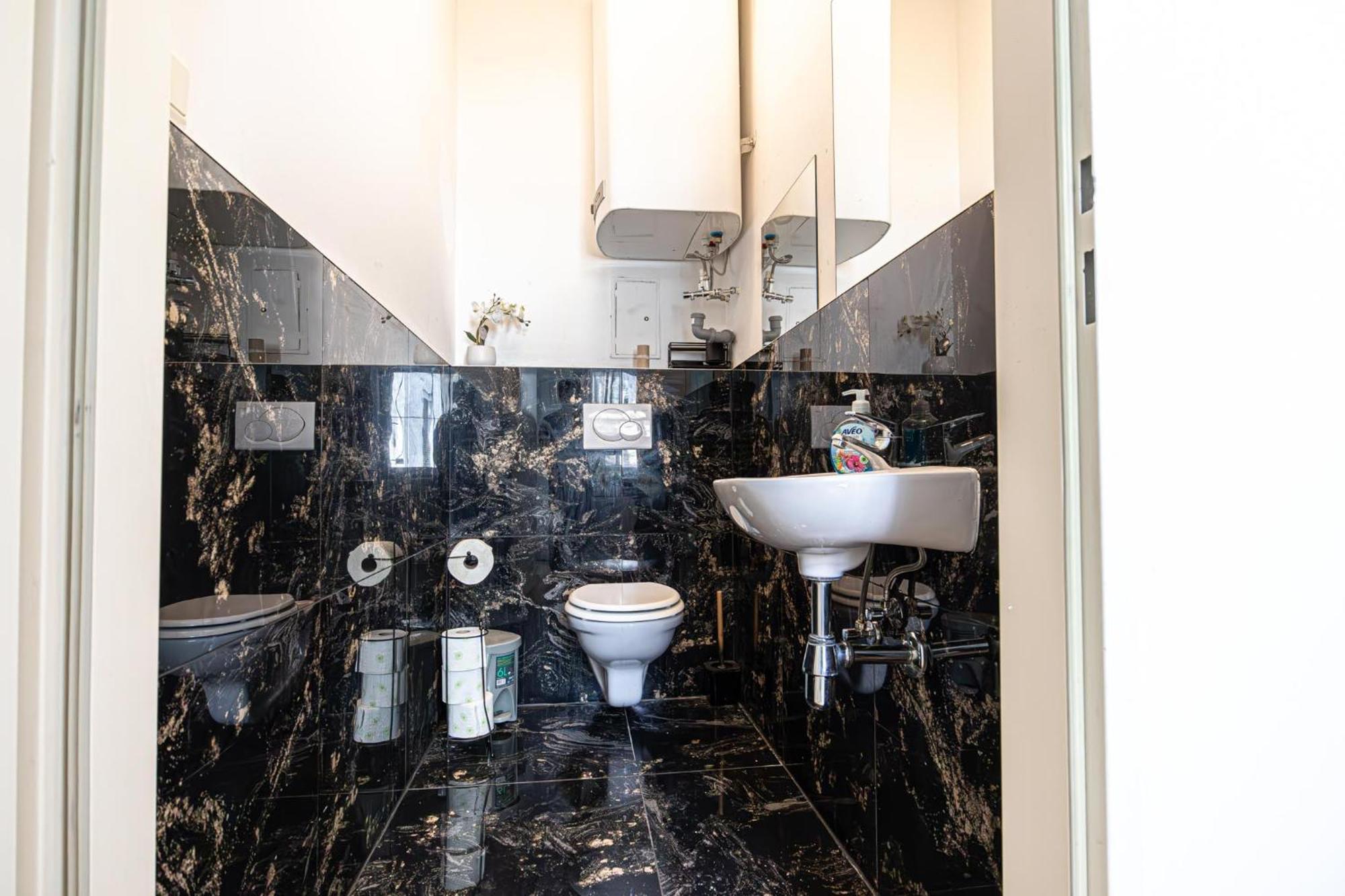 Near Schoenbrunn - Economy Rooms In Shared Apartment At Meidling Train Station Βιέννη Εξωτερικό φωτογραφία
