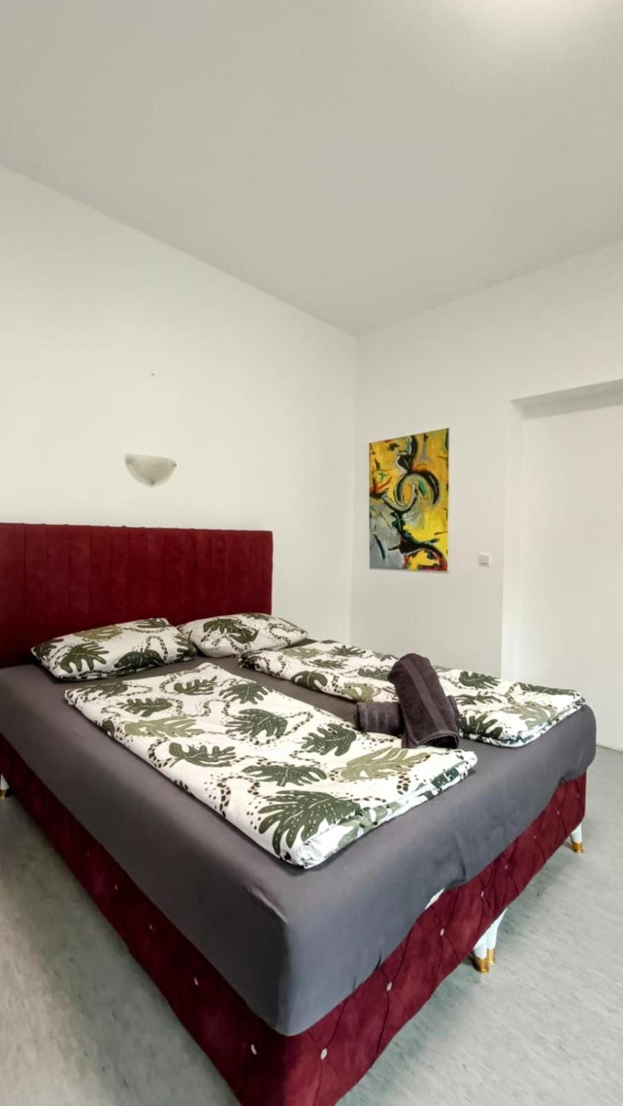 Near Schoenbrunn - Economy Rooms In Shared Apartment At Meidling Train Station Βιέννη Εξωτερικό φωτογραφία