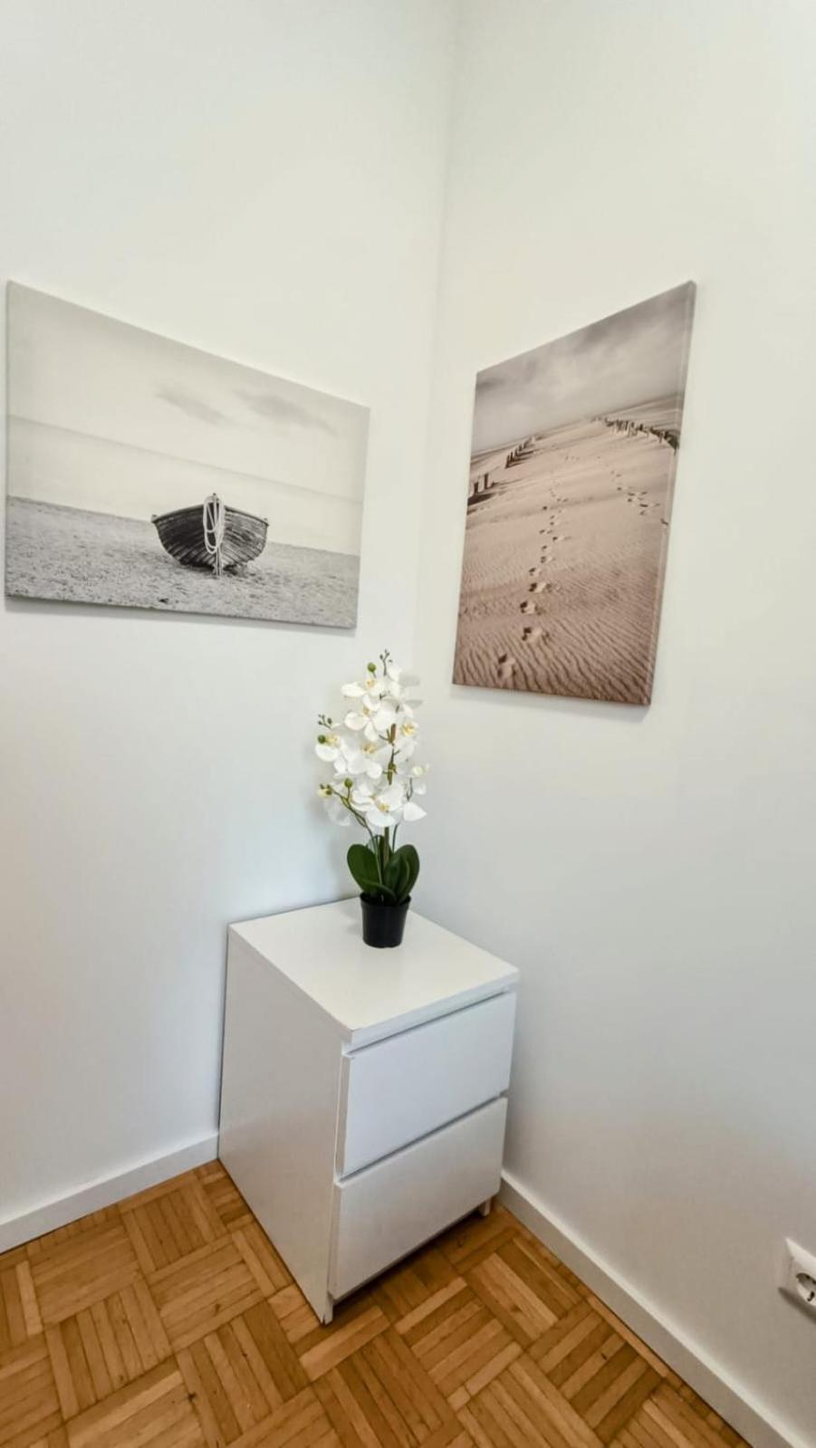 Near Schoenbrunn - Economy Rooms In Shared Apartment At Meidling Train Station Βιέννη Δωμάτιο φωτογραφία